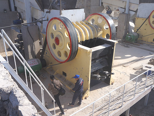 頁(yè)巖破碎機(jī)