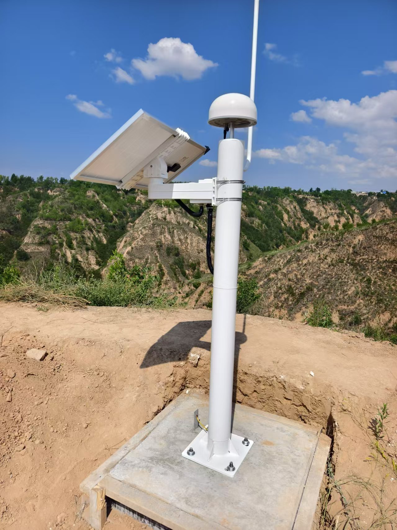 中石油煤層有限責任公司韓城采氣管理區(qū)邊坡監(jiān)測站 (3).jpg