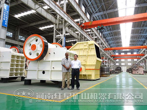 顎式細碎機生產(chǎn)車間 顎式細碎機生產(chǎn)車間