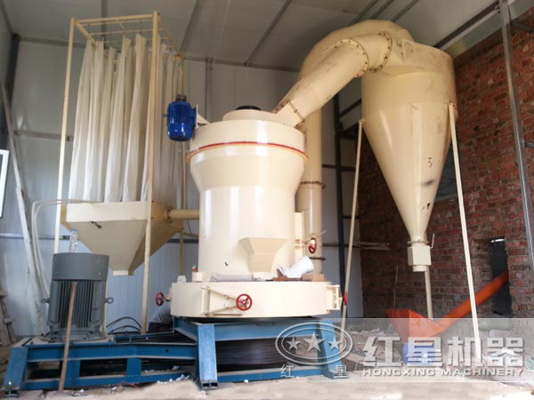 效率高的磨粉機(jī)現(xiàn)場(chǎng) 效率高的磨粉機(jī)現(xiàn)場(chǎng)