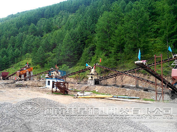 制砂生產(chǎn)線現(xiàn)場 制砂生產(chǎn)線現(xiàn)場