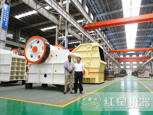 顎式破碎機生產(chǎn)車間