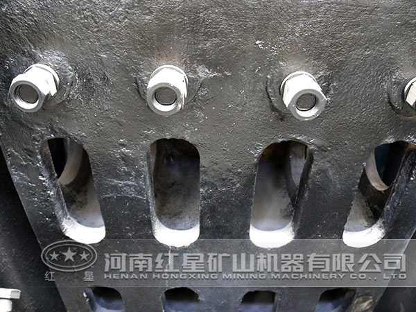 外動顎式破碎機(jī)