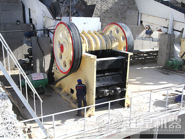 紅星1215鄂式破碎機(jī)生產(chǎn)現(xiàn)場