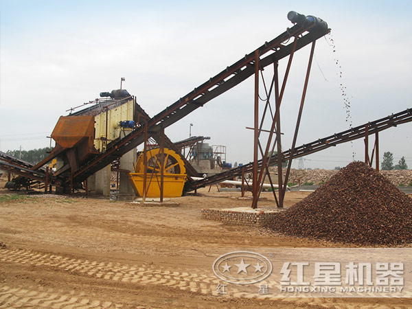 山沙洗砂機(jī)作業(yè)現(xiàn)場 山沙洗砂機(jī)作業(yè)現(xiàn)場