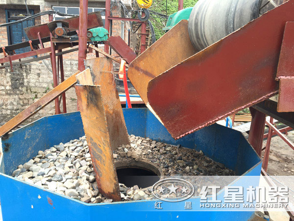 制砂機(jī)作業(yè)現(xiàn)場(chǎng)