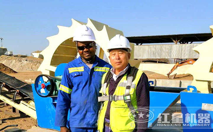 廠家對(duì)洗砂機(jī)安裝、調(diào)試現(xiàn)場(chǎng)