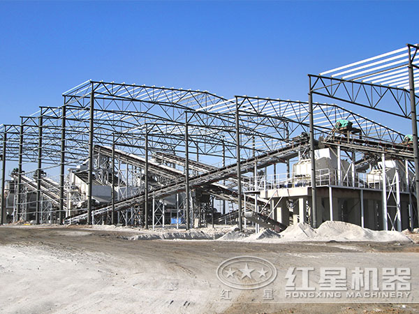 300tph反擊式石料破碎機(jī)生產(chǎn)現(xiàn)場 300tph反擊式石料破碎機(jī)生產(chǎn)現(xiàn)場