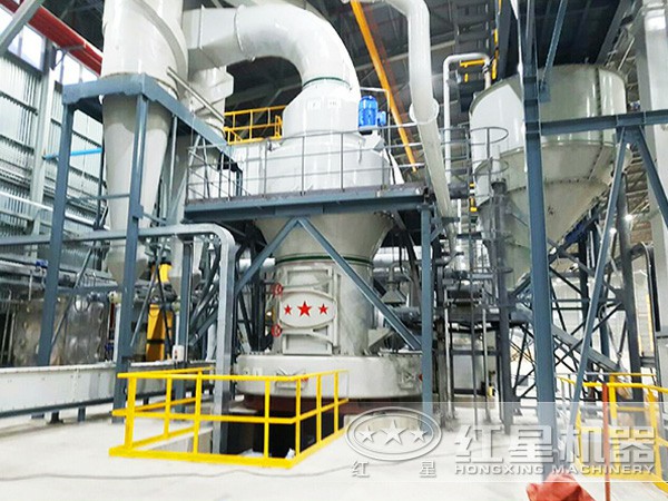 雷蒙磨粉機(jī)作業(yè)現(xiàn)場(chǎng) 雷蒙磨粉機(jī)作業(yè)現(xiàn)場(chǎng)