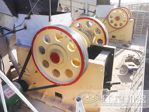 河北破碎生產(chǎn)線(xiàn)設(shè)備-顎式破碎機(jī)