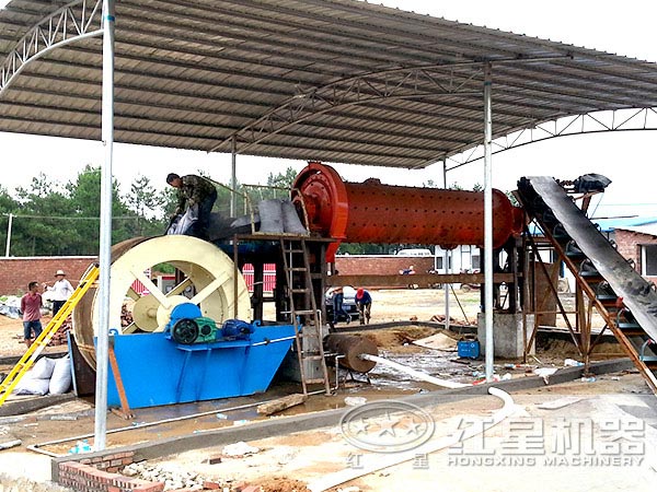 小型球磨機(jī)作業(yè)現(xiàn)場