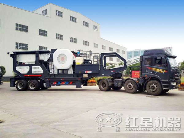 移動顎式破碎機發(fā)貨現(xiàn)場