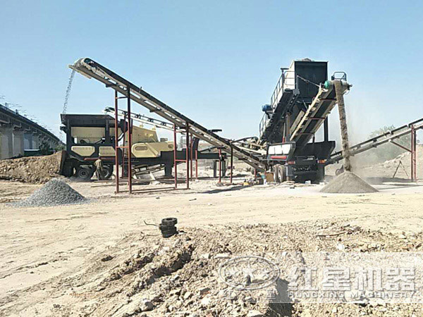 時產100噸移動破碎機作業(yè)現(xiàn)場