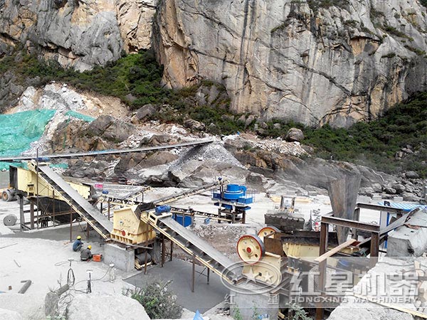 制砂生產(chǎn)線作業(yè)現(xiàn)場 制砂生產(chǎn)線作業(yè)現(xiàn)場