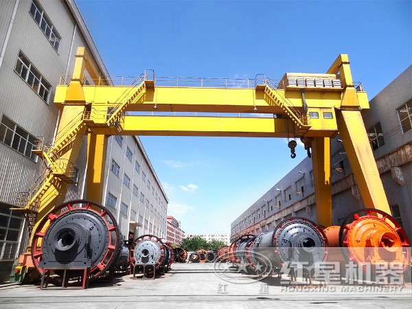 紅星廠區(qū)擺放的棒磨式細(xì)沙機(jī) 紅星廠區(qū)擺放的棒磨式細(xì)沙機(jī)