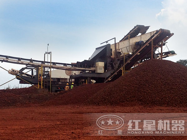 流動(dòng)破碎機(jī)現(xiàn)場 流動(dòng)破碎機(jī)現(xiàn)場