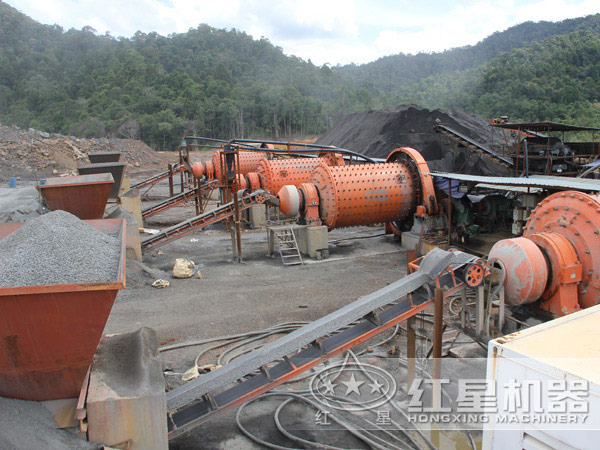 一小時十幾噸的棒磨機(jī)作業(yè)現(xiàn)場 一小時十幾噸的棒磨機(jī)作業(yè)現(xiàn)場