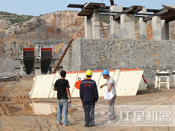 現(xiàn)場指導安裝振動篩 現(xiàn)場指導安裝振動篩