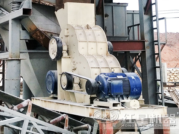 雙級破碎機(jī)客戶現(xiàn)場