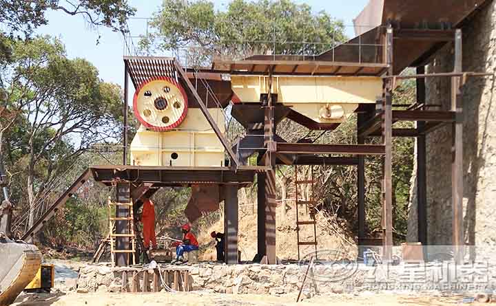 鄂式破碎機(jī)客戶現(xiàn)場 鄂式破碎機(jī)客戶現(xiàn)場