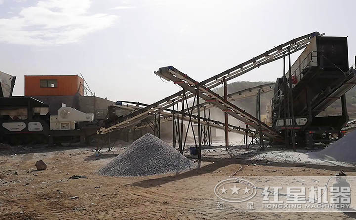 移動(dòng)石料機(jī)客戶現(xiàn)場(chǎng)