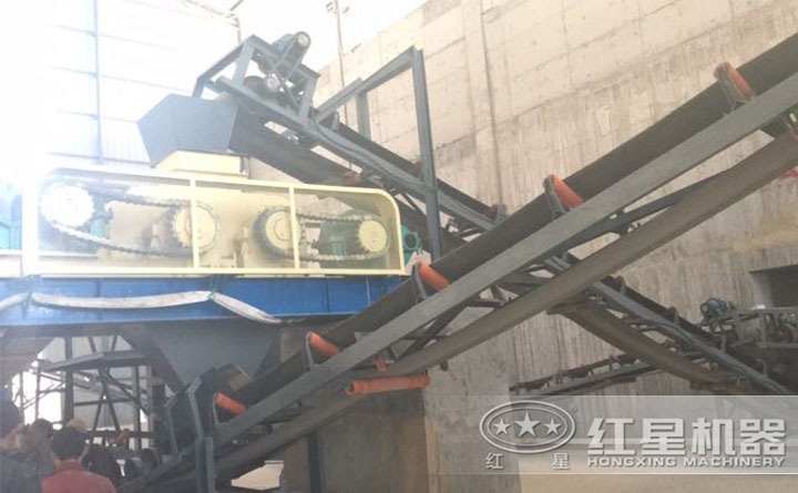 對輥制砂機客戶現(xiàn)場 對輥制砂機客戶現(xiàn)場