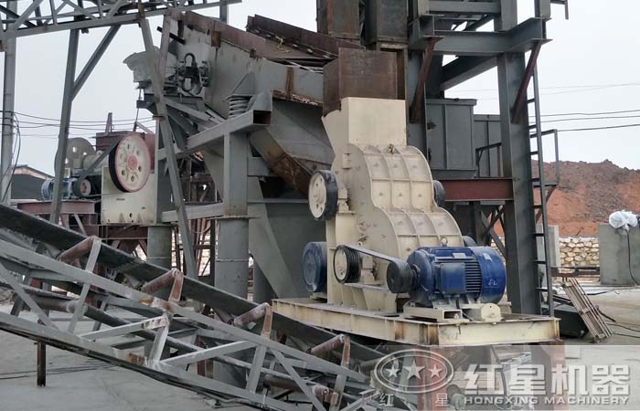 雙級(jí)粉碎機(jī)客戶現(xiàn)場 雙級(jí)粉碎機(jī)客戶現(xiàn)場