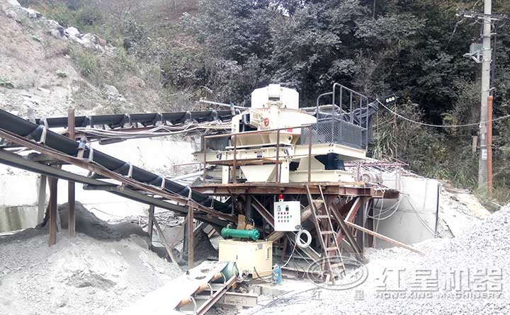 時(shí)產(chǎn)500噸制砂機(jī)生產(chǎn)現(xiàn)場(chǎng) 時(shí)產(chǎn)500噸制砂機(jī)生產(chǎn)現(xiàn)場(chǎng)