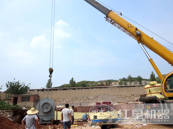 磨粉設(shè)備安裝、調(diào)試現(xiàn)場(chǎng)