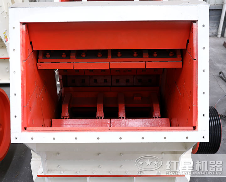 進(jìn)料口特寫(xiě) 進(jìn)料口特寫(xiě)