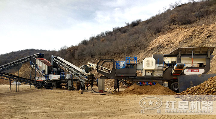 移動(dòng)破碎機(jī)作業(yè)現(xiàn)場(chǎng) 移動(dòng)破碎機(jī)作業(yè)現(xiàn)場(chǎng)