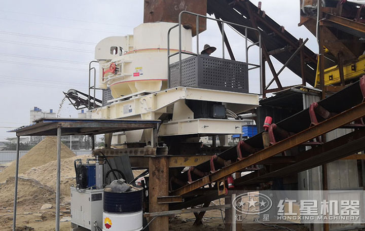 卵石制砂現(xiàn)場(chǎng) 卵石制砂現(xiàn)場(chǎng)