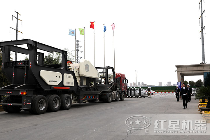 移動(dòng)石料生產(chǎn)線發(fā)貨現(xiàn)場