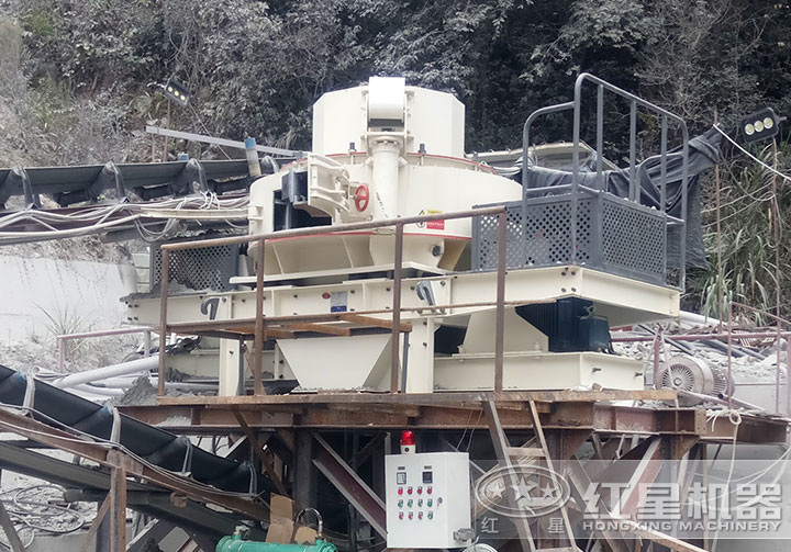 VSI制砂機(jī)處理花崗巖現(xiàn)場(chǎng) VSI制砂機(jī)處理花崗巖現(xiàn)場(chǎng)