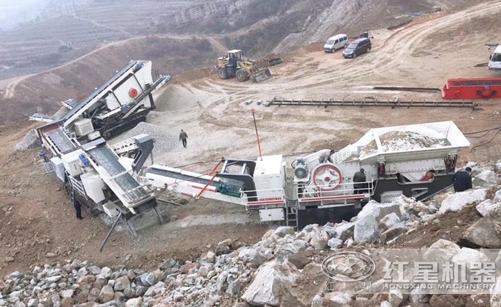 三臺設備組合而成的移動破石機生產線 三臺設備組合而成的移動破石機生產線