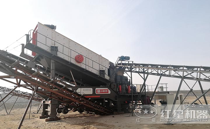 保定大型移動石頭破碎機安裝現(xiàn)場