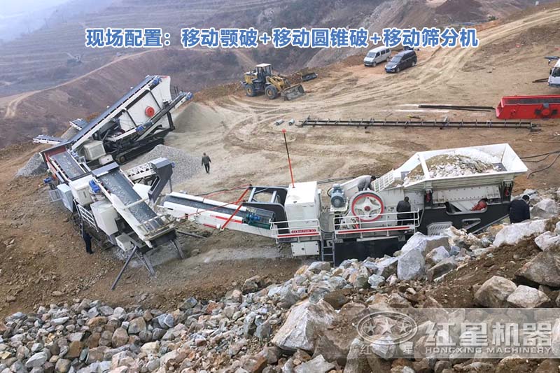 移動(dòng)石子破碎機(jī)三機(jī)串聯(lián)生產(chǎn)現(xiàn)場(chǎng) 移動(dòng)石子破碎機(jī)三機(jī)串聯(lián)生產(chǎn)現(xiàn)場(chǎng)