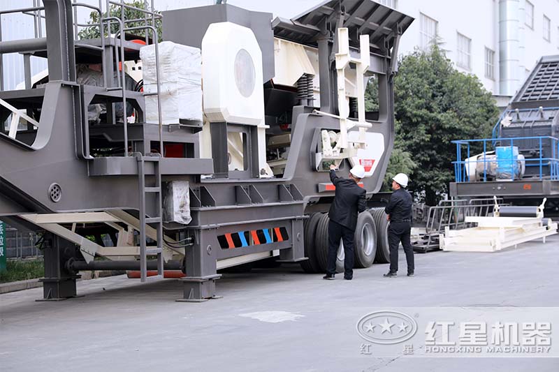 客戶(hù)來(lái)磚渣粉碎機(jī)廠參觀