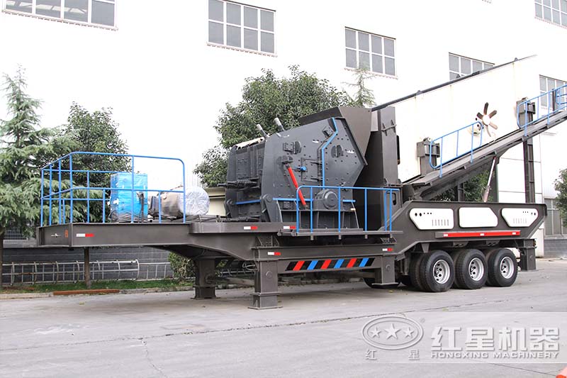 移動(dòng)反擊式破碎、篩分機(jī)設(shè)備實(shí)拍圖