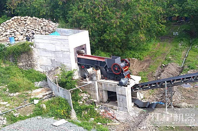 破碎生產(chǎn)現(xiàn)場 破碎生產(chǎn)現(xiàn)場