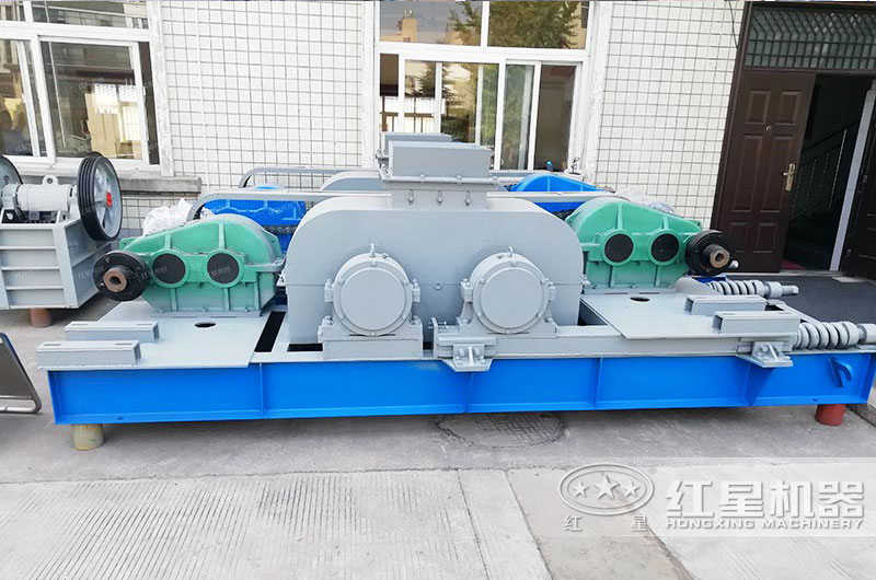 對輥式破碎機(jī) 對輥式破碎機(jī)
