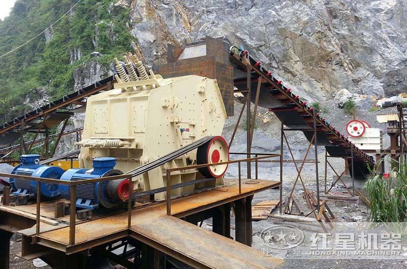 小型碎石生產(chǎn)線(xiàn)現(xiàn)場(chǎng) 小型碎石生產(chǎn)線(xiàn)現(xiàn)場(chǎng)