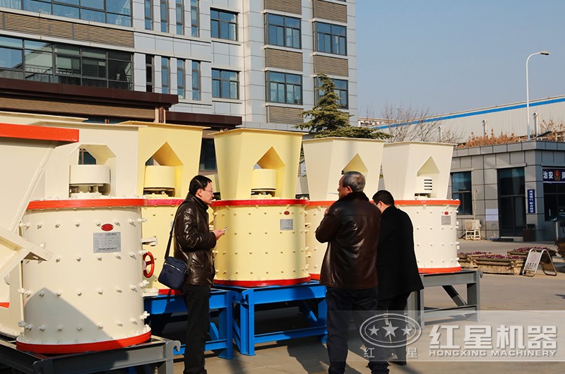 紅星復(fù)合式制砂機用戶參觀現(xiàn)場 紅星復(fù)合式制砂機用戶參觀現(xiàn)場